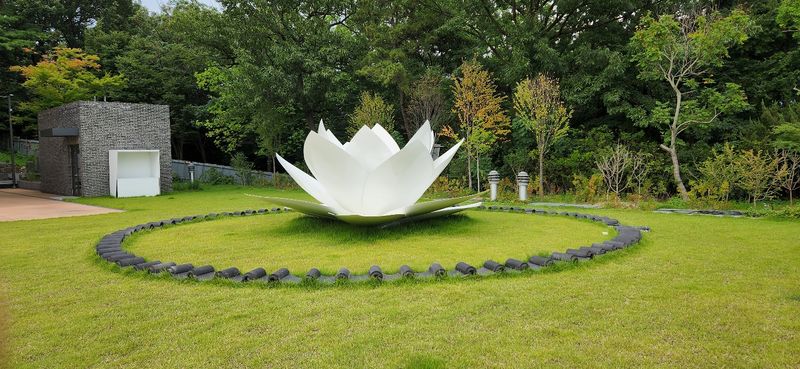 파일:김현수 백련.jpg