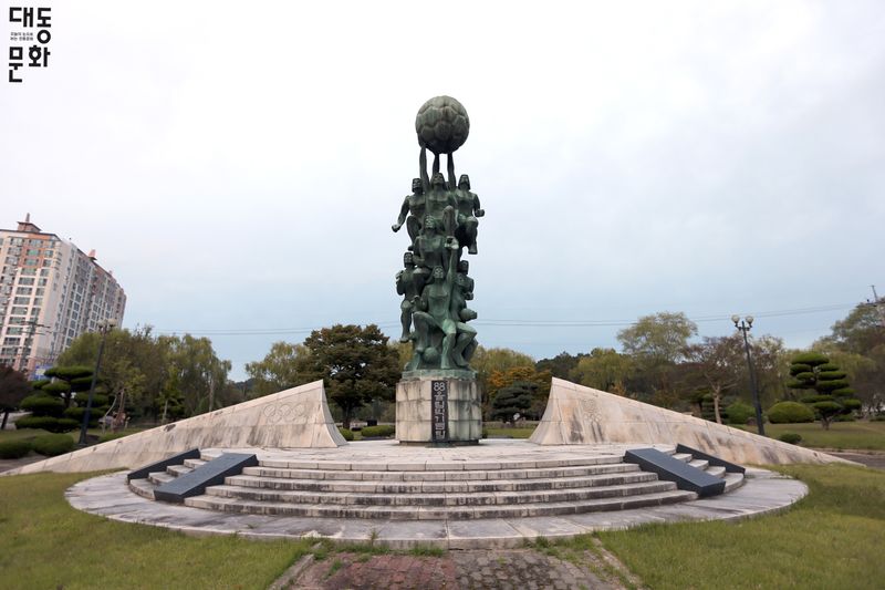 파일:중외공원-88기념탑-대동문화재단 보유사진.jpg