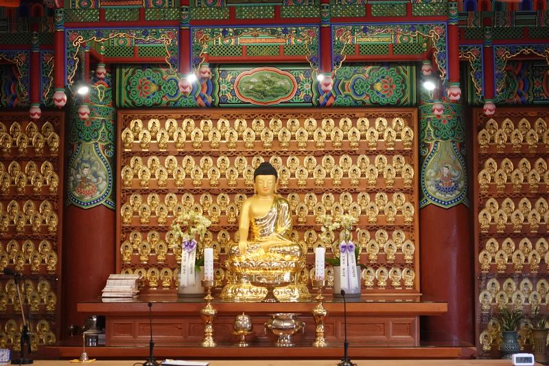 파일:광주 원각사-대웅전 불상.JPG