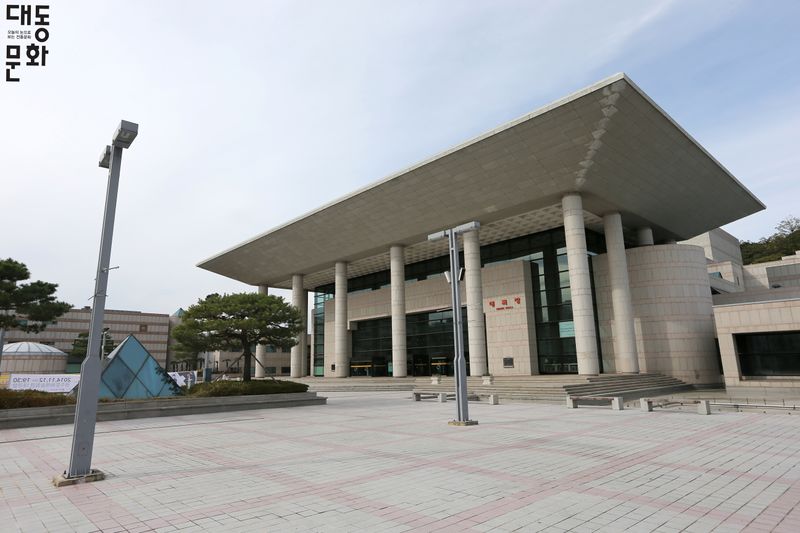 파일:광주문화예술회관-외관-대동문화재단 보유사진.jpg