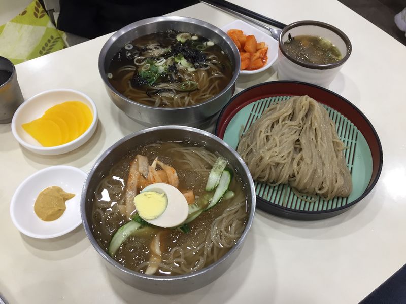 파일:청원모밀-모밀국수와 냉모밀 마른모밀.jpg