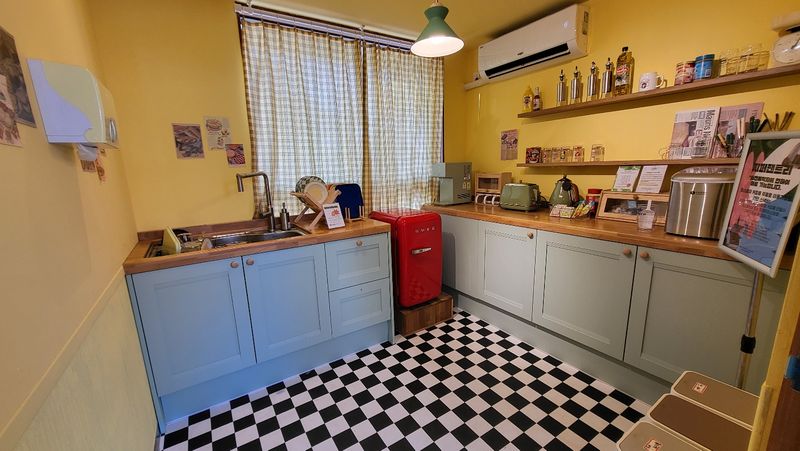 파일:여행자의 집-지퍼팬트리.jpeg