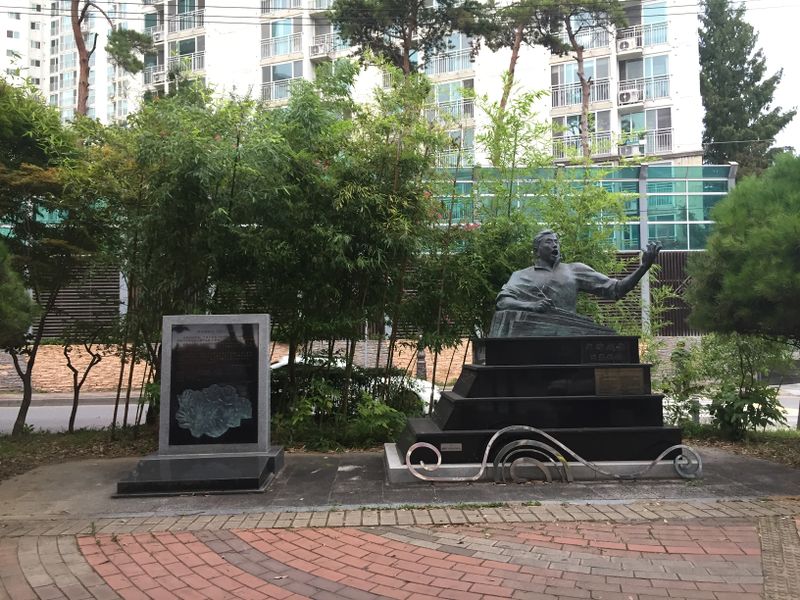 파일:정율성-정율성 동상.JPG