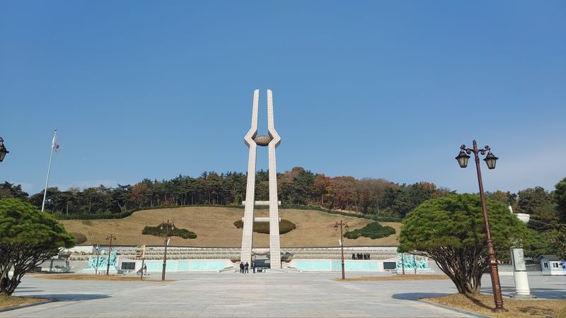 파일:5.18민주묘지 추모탑.jpg