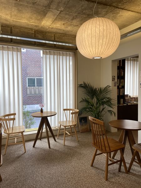 파일:사이시옷 카페 자리.jpeg