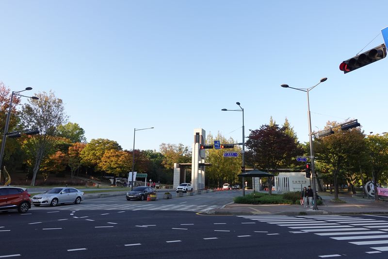 파일:전남대 정문-정문 앞 도로.JPG