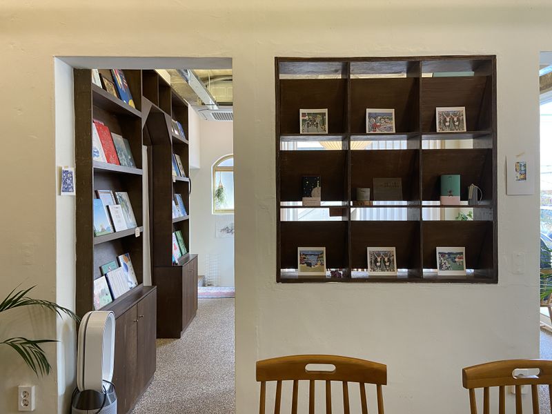 파일:사이시옷 서가.jpeg