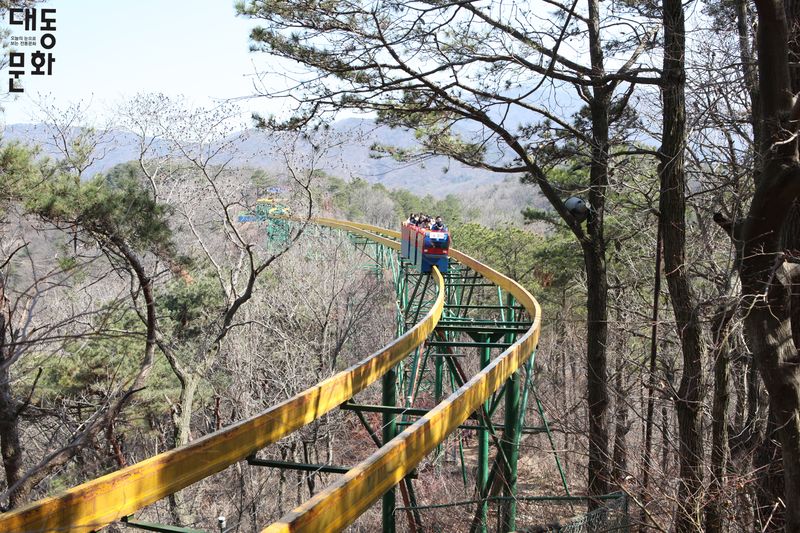 파일:지산유원지-모노레일-대동문화재단 보유사진.jpg