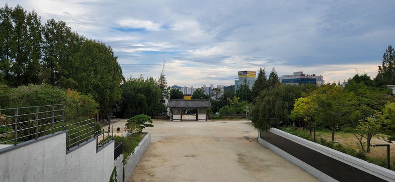 파일:대웅전에서 내려다 본 시내.jpg