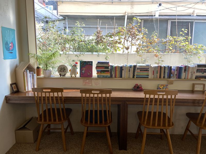 파일:사이시옷 창가.jpeg